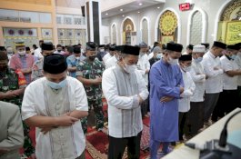 Pemkot Makassa Gelar Safari Ramadhan, Wali Kota Danny Shalat Taraweh di Masjid  H. Hamarung