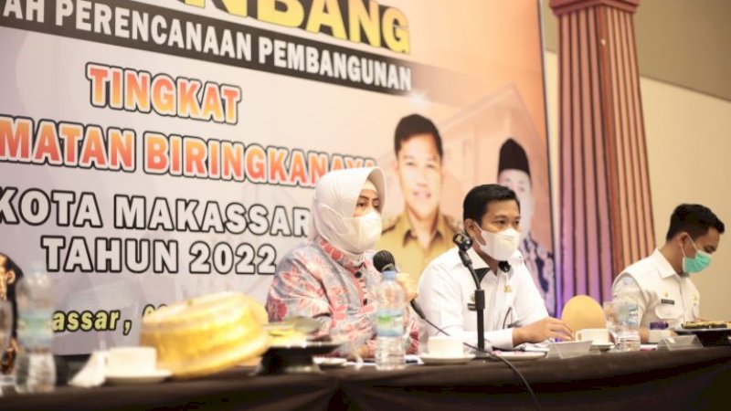 Kepala Bappeda Makassar, Helmy Budiman turut hadir di kegiatan Musrenbang Kecamatan Biringkanya, (2/2/22).
