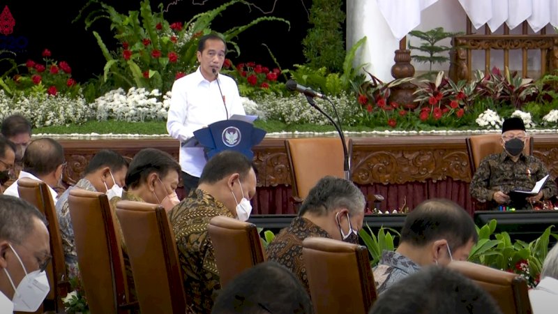 Presiden Jokowi dan kabinet.