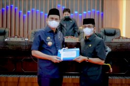 Bupati Barru Serahkan LKPJ 2021 ke DPRD