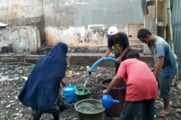 Gerak Cepat, PDAM Makassar Salurkan Bantuan Air Bersih untuk Korban Kebakaran Bara Baraya