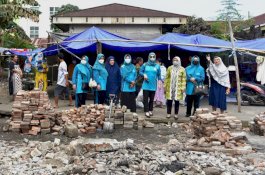 PKK Sulsel Serahkan Bantuan Korban Kebakaran di Bara-barayya Induk