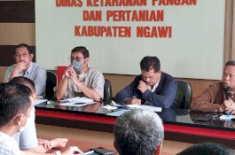 Kementan Bersama Kostraling dan Bulog Lakukan Serap Gabah di Ngawi