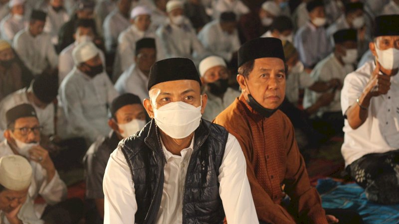 Camat Tamalanrea, Andi Salman Baso saat menghadiri kegiatan Gerakan Salat Subuh Berjamaah, Ahad, (10/4/22)