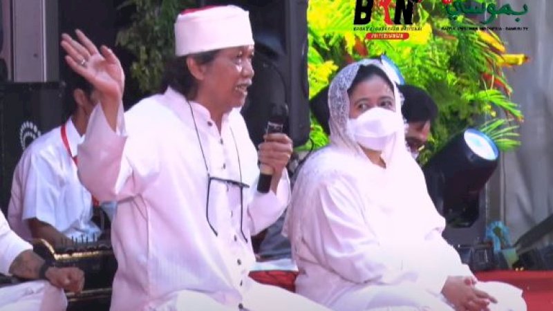 Budayawan Muhammad Ainun Nadjib alias Cak Nun mengisi ceramah Sinau bersama Cak Nun di Masjid At-Taufiq, di Sekolah Partai PDIP, Lenteng Agung, Jakarta Selatan, Ahad (11/4/2022) malam. (Foto: Tangkapan layar YouTube PDI Perjuangan)