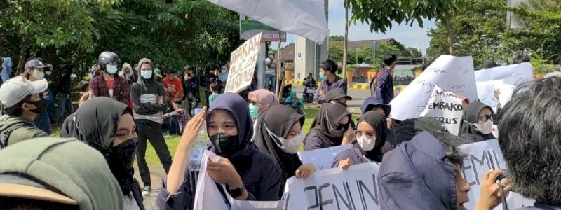 Unjuk Rasa di Makassar Diramaikan Mahasiswi-mahasiswi Cantik