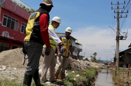 Wabup Luwu Utara Pantau Pembangunan Saluran Drainase Primer