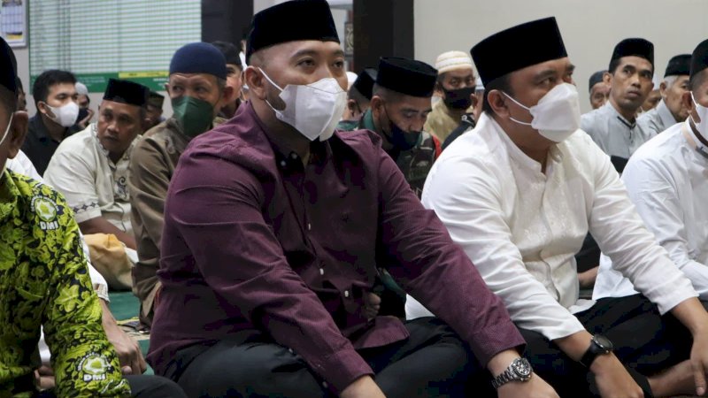 Andi Pangerang Nur Akbar mendampingi kunjungan tim "Safari Ramadan" Pemerintah Kota Makassar di Masjid Nurul Ihsan Jalan Batua Raya Kelurahan Paropo, Senin (11/4/2022