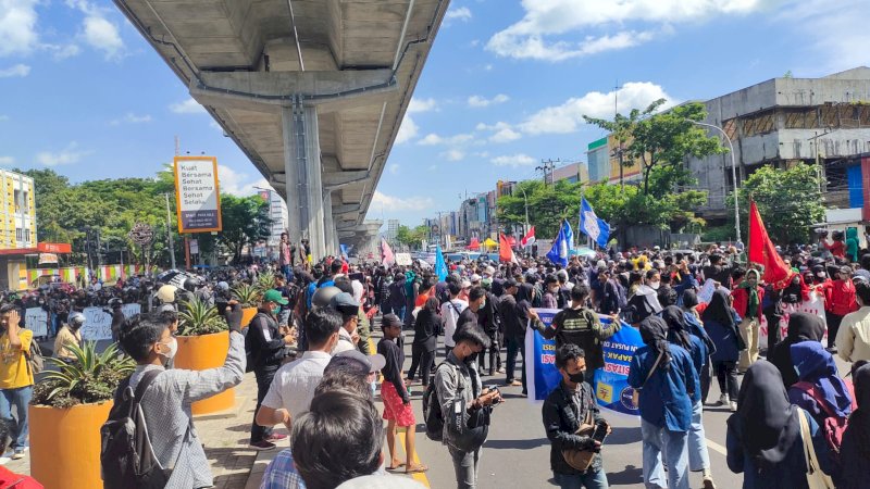 Aksi unjuk rasa di Makassar pada 11 April 2022 (Foto / Rakyatku.com)