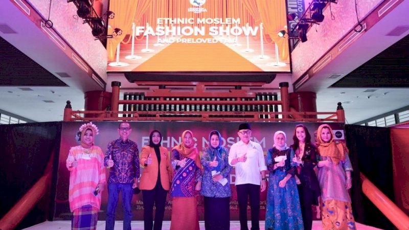 Ethnic Moslem Fashin Show And Preloved Fair yang digelar di Mal Phinisi Point Makassar, 13 - 14 April 2022.