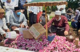 Jenazah Putra Diplomat Indonesia Korban Kecelakaan di AS Dimakamkan, Kakek 82 Tahun yang Menabrak Belum Didakwa