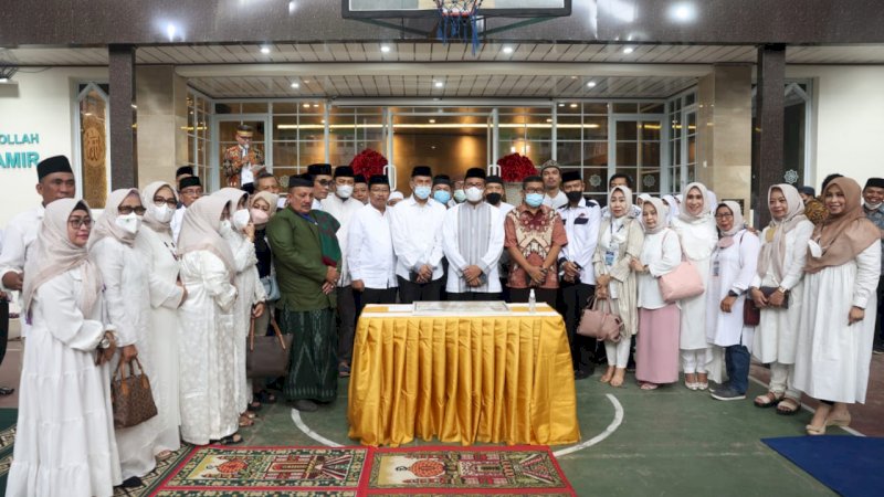 Wali Kota Makassar, Moh. Ramdhan ‘Danny’ Pomanto meresmikan Mushallah SMPN 5 Kota Makassar, Jumat (15/4/22). 