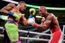 Penakluk Manny Pacquiao Babak Belur, Errol Spence Menangkan Sabuk WBC, IBF dan WBA