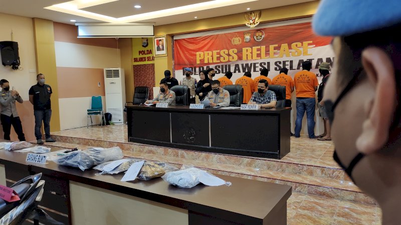 Press rilis kasus penembakan petugas Dishub Makassar.