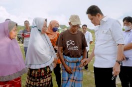 Korban Kebakaran di Ballewe Terima Santunan dari Pemkab-Baznas Barru