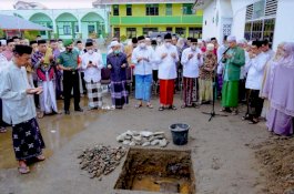 Bupati Barru Letakkan Batu Pertama Renovasi Masjid Nurul Ittihad Pekkae