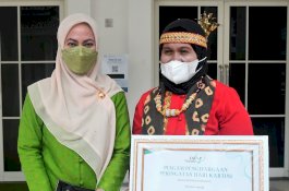 Bupati Luwu Utara Antar Hastuti Terima Penghargaan dari OASE