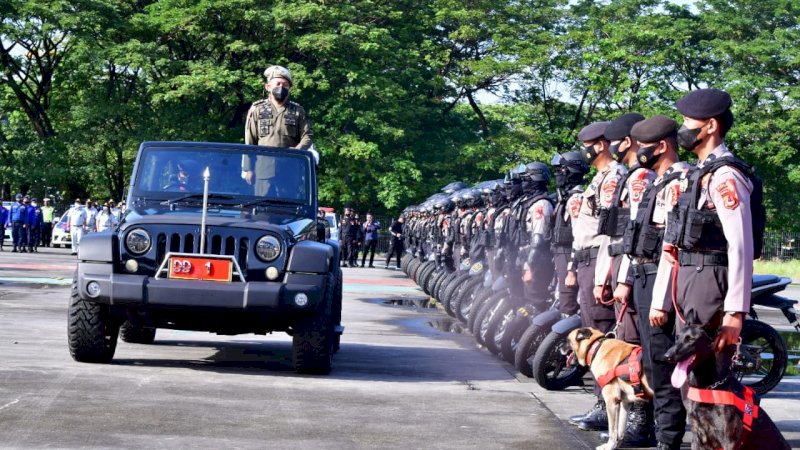 Pengecekan pasukan oleh Gubernur Sulsel Andi Sudirman Sulaiman