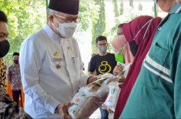 Pemkot Parepare Salurkan Bantuan Beras Peduli