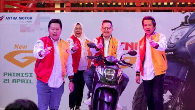 Peluncuran skutik terbaru New Honda Genio di Phinisi Point (Pipo) Mall, Kota Makassar, Kamis (21/4/2022).