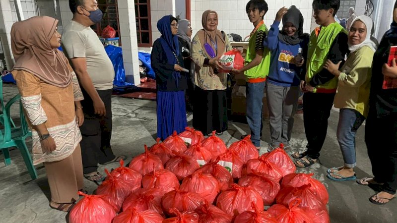 Anir Berbagi Paket Sembako untuk Korban Kebakaran Aspol Makassar