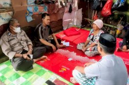 Nenek Ida Tinggal di Gubuk Reyot Didatangi Polsek Tanasitolo