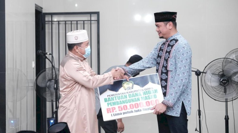 Adnan-Kio Akhiri Tarawih Keliling di Kecamatan Parangloe