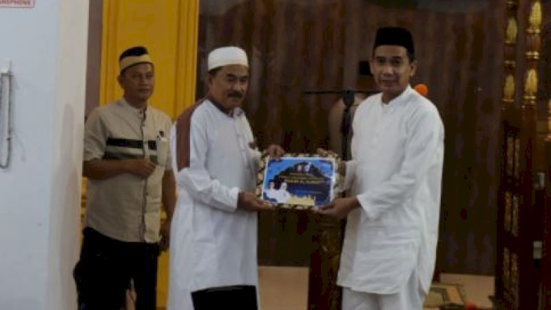 Ketua DPRD Kota Makassar, Rudianto Lallo (kanan).