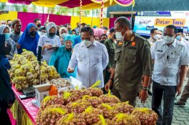 Bahan Pangan Pokok di Pasar Tani Ramadan Gorontalo Laris Dibeli Masyarakat