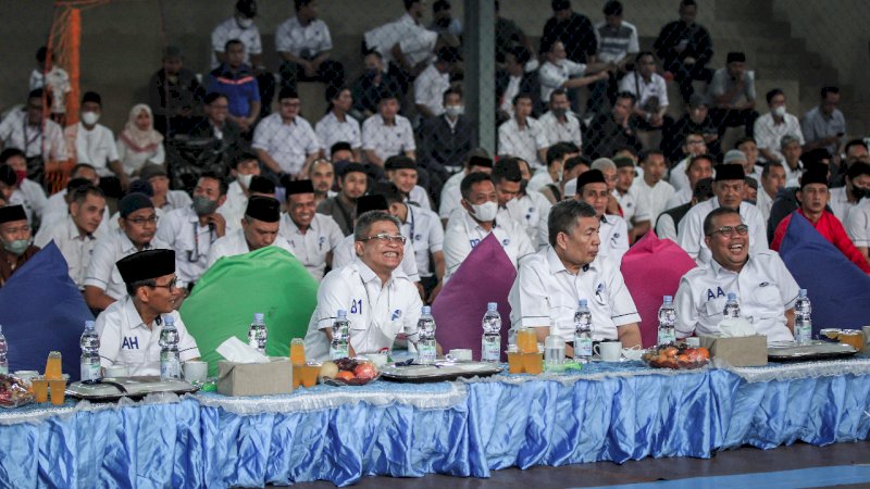 Kegiatan Silaturahmi Direksi, Staf  dan Karyawan PDAM Makassar, di lapangan Fustsal PDAM Makassar, Rabu,(27/4/22).