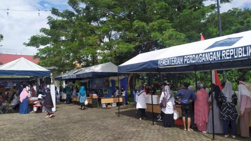 Pasar murah dan gelar pangan di Alun-Alun, Taman Colliq Pujie, Kabupaten Barru.