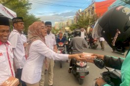 Legislator Cantik Partai Gerindra Berbagi Takjil