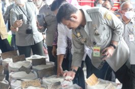 Mentan Syahrul Yasin Limpo Sidak di Pasar Induk Beras Cipinang