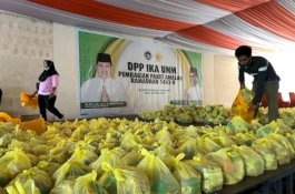 DPP IKA UNM Salurkan 1.000 Sembako untuk Civitas Academica dan Masyarakat Sekitar