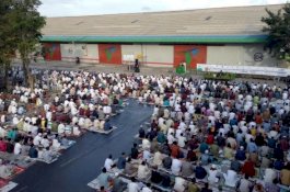 Salat Idulfitri Kembali Digelar di Pelabuhan Makassar