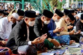 Salat Id Bersama Ribuan Warga Wajo, Amran Mahmud: Semoga Kita Kembali Fitrah