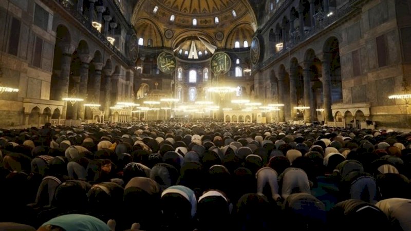 Suasana Salat Idulfitri di Masjid Hagia Sophia Turki, (Foto: Anadolu Agency)