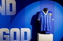 Pecahkan Rekor, Jersey 'Tangan Tuhan' Maradona Terjual Rp128,6 Miliar Lewat Lelang