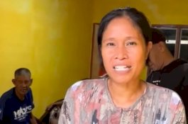 Taufan Pawe Beri Kursi Tamu untuk Warga Penerima Bantuan Rumah Impian