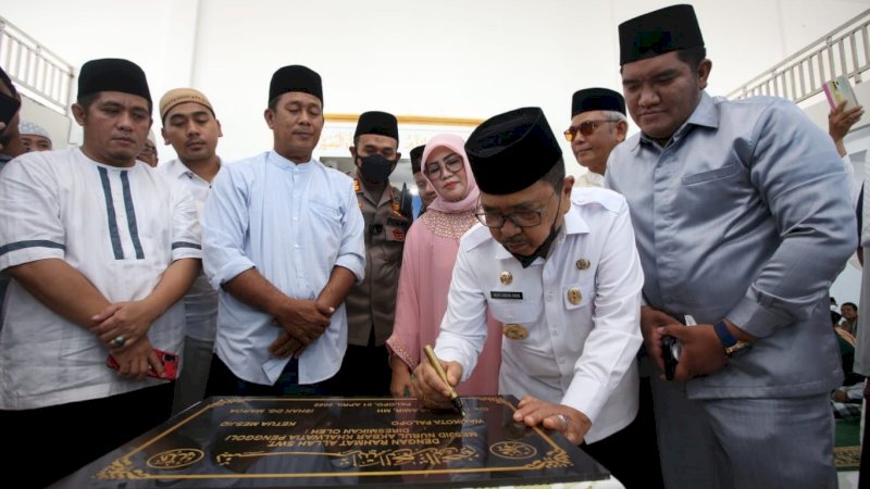 Wali Kota Palopo Resmikan Masjid Nurul Akbar Penggoli
