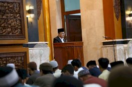 Wali Kota Palopo Awali Salat Tarawih di Masjid Agung
