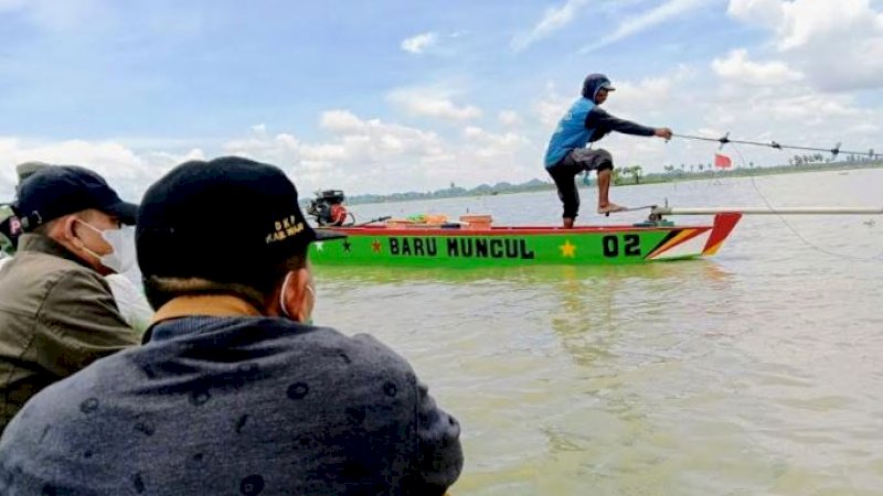 Tim terpadu Kabupaten Wajo turun memantau kegiatan nelayan di perairan Danau Tempe. 