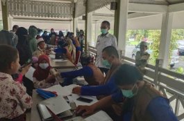 12 Puskesmas Serentak Lakukan Vaksin ke Anak di Rujab Bupati Barru