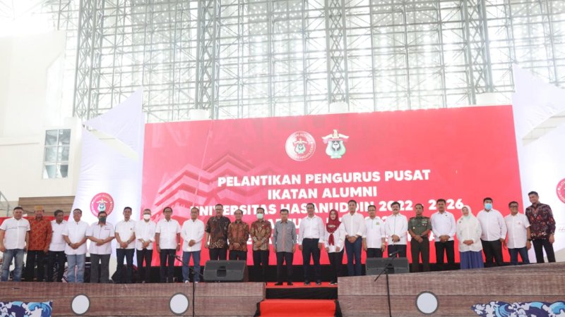 Pelantikan Ketua IKA Unhas di gedung JK Arenatorium GOR Unhas di Jalan Tamalanrea Makassar, Sabtu (14/5/2022