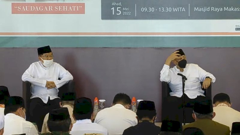Jusuf Kalla dan Quraish Shihab diacara Haul ke-40 Hadji Kalla dan Hj Athirah di Masjid Raya Makassar Minggu (15/5/2022).