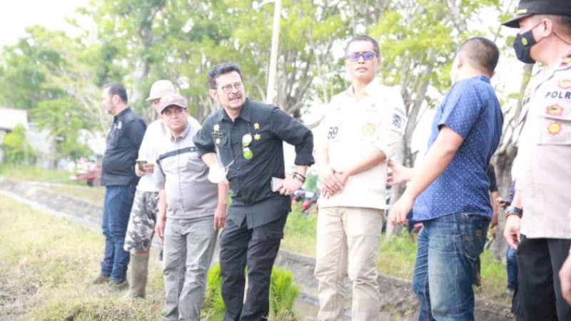 Menteri Pertanian (Mentan), Syahrul Yasin Limpo (SYL), mengikuti tanam perdana padi sekaligus pencanangan perdana indeks pertanaman (IP) 300 di Kabupaten Jeneponto, Sulawesi Selatan (Sulsel), Ahad (15/5/2022).