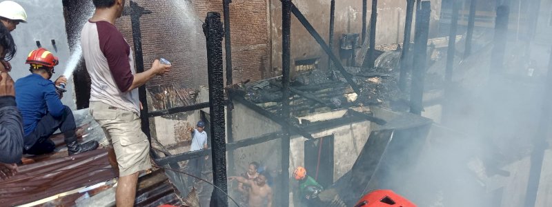 Kebakaran Hanguskan 4 Rumah di Jalan Sunu Makassar