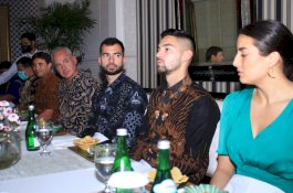 Cinta Indonesia, Jordi dan Sandy Kompak Pakai Batik