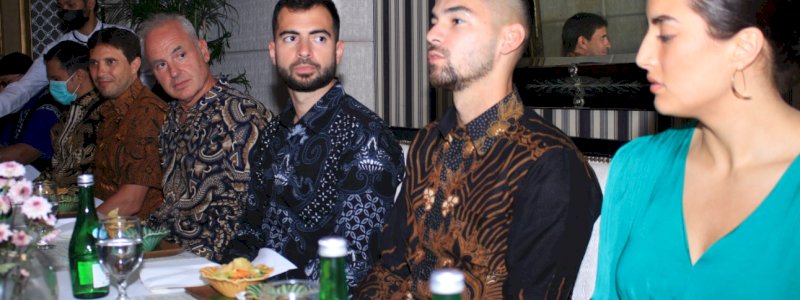 Cinta Indonesia, Jordi dan Sandy Kompak Pakai Batik