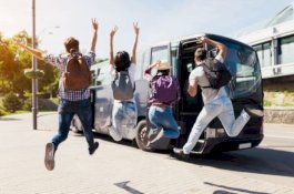Tips agar Tidak Cepat Bosan Saat Berada di Bus Jarak Jauh
